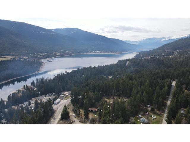 325 Beggs Road, House detached with 4 bedrooms, 2 bathrooms and null parking in Central Kootenay E BC | Image 37