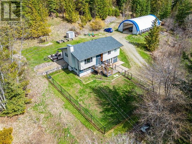 6823 Charleson Road, House detached with 4 bedrooms, 2 bathrooms and null parking in Columbia Shuswap F BC | Image 3