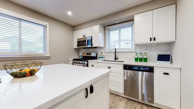 1002 Florell Dr, House semidetached with 3 bedrooms, 2 bathrooms and 2 parking in Oshawa ON | Image 2