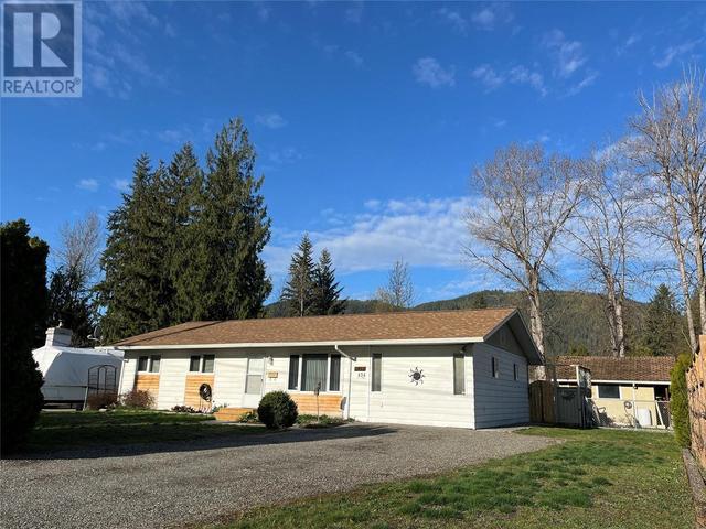 434 Oak Avenue, House detached with 3 bedrooms, 1 bathrooms and 6 parking in Sicamous BC | Image 2