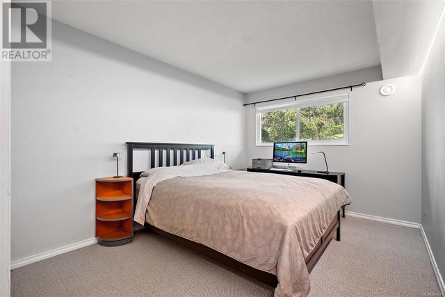 560 Carnation Pl, Condo with 2 bedrooms, 1 bathrooms and 1 parking in Saanich BC | Image 15