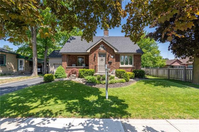 19 Head Street N, House detached with 4 bedrooms, 2 bathrooms and null parking in Strathroy Caradoc ON | Image 1