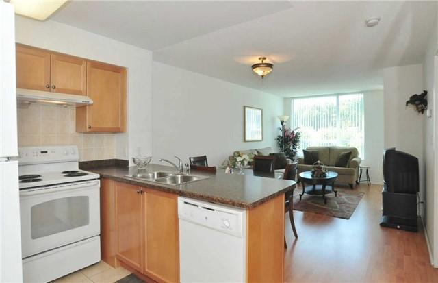 302 - 68 Grangeway Ave, Condo with 1 bedrooms, 2 bathrooms and 1 parking in Toronto ON | Image 2