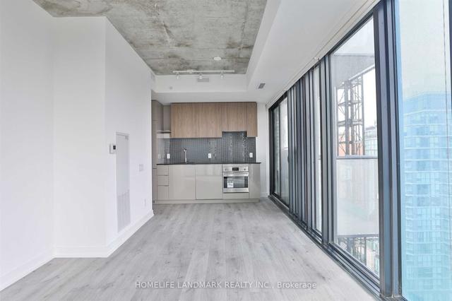 1105 - 161 Roehampton Ave, Condo with 1 bedrooms, 1 bathrooms and 0 parking in Toronto ON | Image 3