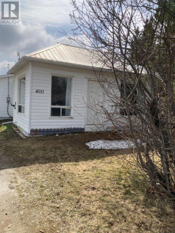 4011 Pine Ave, House detached with 2 bedrooms, 1 bathrooms and null parking in Edson AB | Card Image