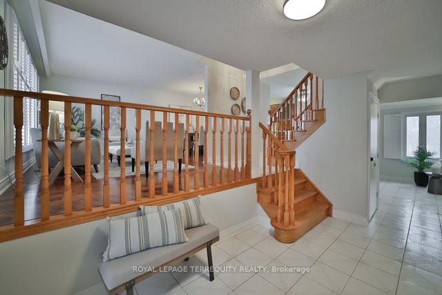 16 Mansfield Cres, House detached with 3 bedrooms, 4 bathrooms and 3 parking in Whitby ON | Image 34