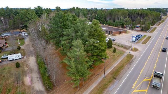 2325 Petawawa Boulevard, House detached with 2 bedrooms, 1 bathrooms and 10 parking in Petawawa ON | Image 4