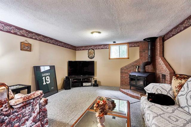 555 Amos St, House detached with 4 bedrooms, 2 bathrooms and 5 parking in Clarington ON | Image 17