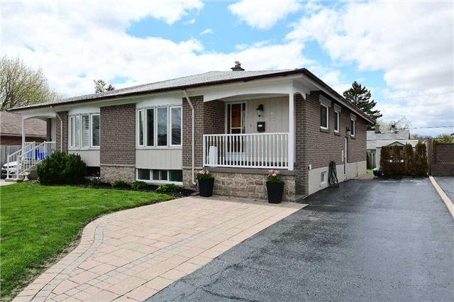 864 Chapleau Dr, House semidetached with 3 bedrooms, 1 bathrooms and 4 parking in Pickering ON | Image 1