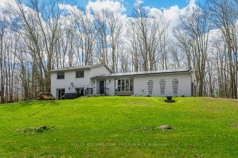 4098 Darkwood Rd, House detached with 3 bedrooms, 3 bathrooms and 12 parking in Puslinch ON | Card Image
