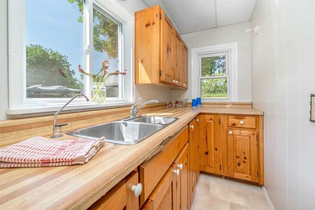 4 Raby St, House detached with 3 bedrooms, 1 bathrooms and 4 parking in Kawartha Lakes ON | Image 6