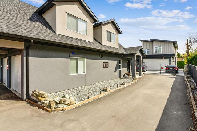 790 Elliot Avenue, House detached with 6 bedrooms, 3 bathrooms and 8 parking in Kelowna BC | Image 30