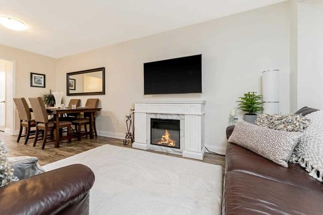 5 Beverly Lane, Townhouse with 3 bedrooms, 2 bathrooms and 2 parking in Halton Hills ON | Image 2