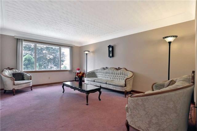 321 East 42nd St, House detached with 3 bedrooms, 2 bathrooms and 5 parking in Hamilton ON | Image 6