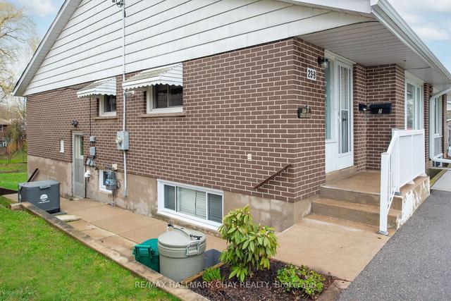 23b Davidson St, House detached with 2 bedrooms, 2 bathrooms and 4 parking in Barrie ON | Image 23