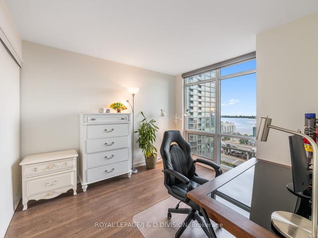 1812 - 15 Fort York Blvd, Condo with 2 bedrooms, 2 bathrooms and 1 parking in Toronto ON | Image 13