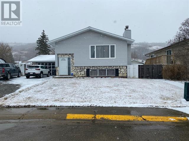 7209 99a Street, House detached with 5 bedrooms, 2 bathrooms and 3 parking in Peace River AB | Card Image