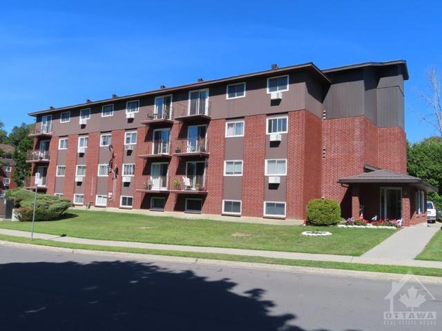 20 - 6 Charlotte Place, Condo with 2 bedrooms, 1 bathrooms and 1 parking in Brockville ON | Image 2
