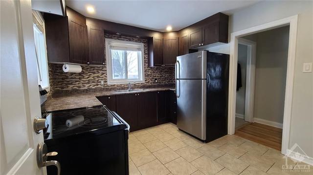 578 Wolffdale Crescent, House detached with 4 bedrooms, 3 bathrooms and 5 parking in Ottawa ON | Image 2