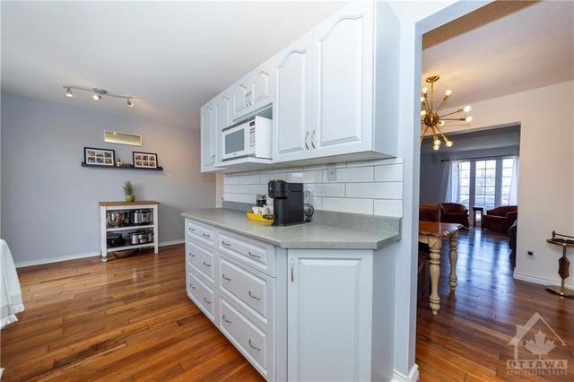 1381 Cahill Drive, Townhouse with 3 bedrooms, 2 bathrooms and 1 parking in Ottawa ON | Image 15