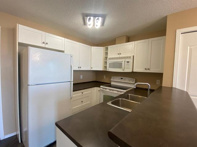 2319 - 8 Bridlecrest Drive Sw, Condo with 2 bedrooms, 2 bathrooms and 1 parking in Calgary AB | Image 4