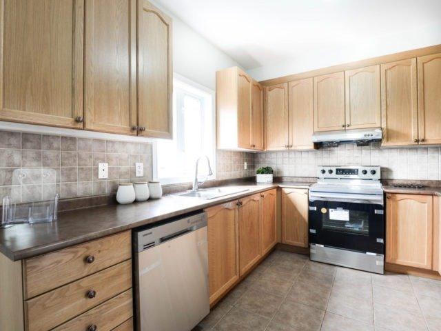 16 Pefferlaw Circ, House semidetached with 3 bedrooms, 4 bathrooms and 2 parking in Brampton ON | Image 6