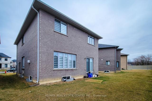 56 Eringate Crt, House detached with 4 bedrooms, 4 bathrooms and 4 parking in Hamilton ON | Image 22