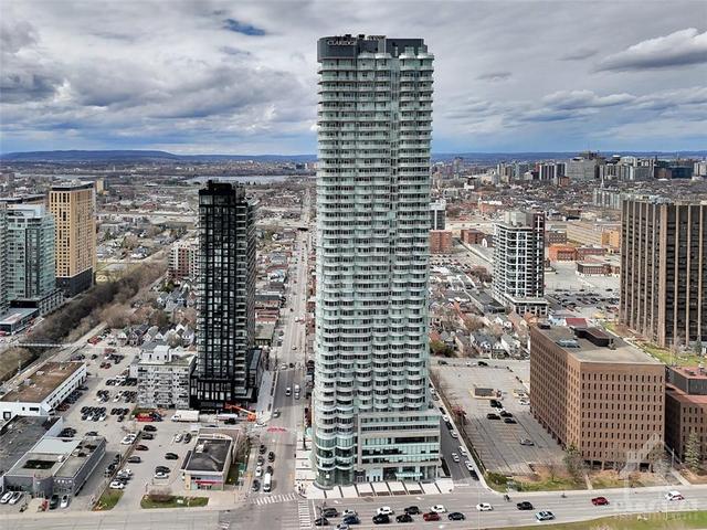 3302 - 805 Carling Avenue, Condo with 2 bedrooms, 1 bathrooms and 1 parking in Ottawa ON | Image 1