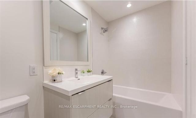 120 - 80 Vanauley St, Condo with 2 bedrooms, 3 bathrooms and 1 parking in Toronto ON | Image 3