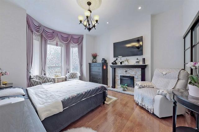 12 Grange Ave, House semidetached with 9 bedrooms, 8 bathrooms and 1 parking in Toronto ON | Image 15