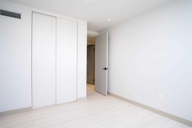 1803 - 270 Scarlett Rd, Condo with 3 bedrooms, 2 bathrooms and 1 parking in Toronto ON | Image 7