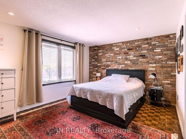 20 Garden Ave, House detached with 3 bedrooms, 4 bathrooms and 2 parking in Brampton ON | Image 11