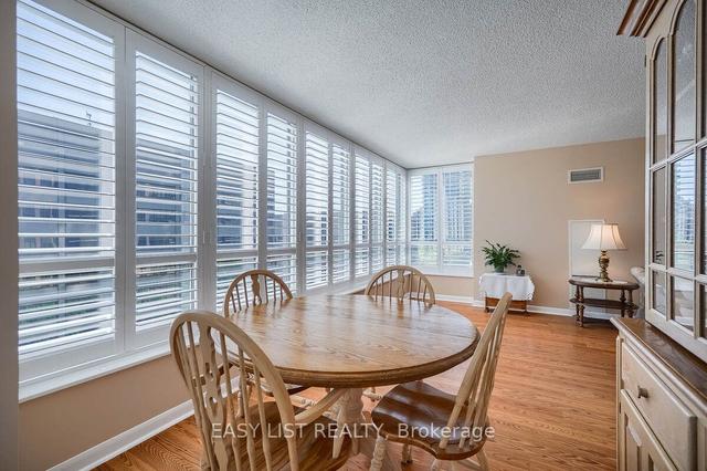 910 - 33 Sheppard Ave, Condo with 2 bedrooms, 2 bathrooms and 1 parking in Toronto ON | Image 5