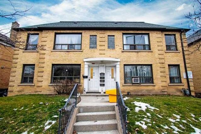 1721 Bathurst St, House detached with 2 bedrooms, 1 bathrooms and 1 parking in Toronto ON | Image 1