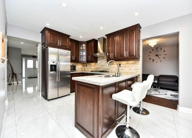 36 Tofield Cres, House detached with 5 bedrooms, 5 bathrooms and 4 parking in Toronto ON | Image 3