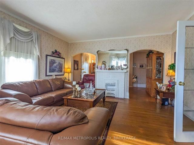 main - 529 Christina St N, House detached with 3 bedrooms, 1 bathrooms and 4 parking in Sarnia ON | Image 4