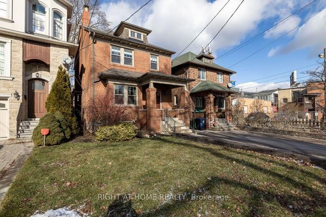24 Brookdale Ave, House detached with 3 bedrooms, 2 bathrooms and 1 parking in Toronto ON | Image 12