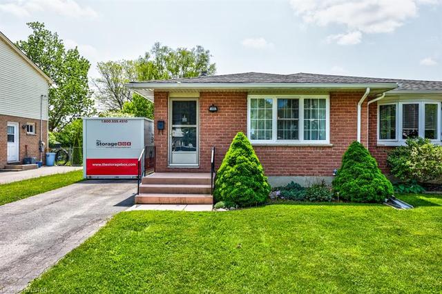 32 Vanier Place, House semidetached with 4 bedrooms, 2 bathrooms and null parking in St. Thomas ON | Image 1