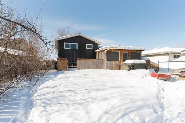 130 Hinge Bay, House detached with 5 bedrooms, 3 bathrooms and 6 parking in Wood Buffalo AB | Image 2