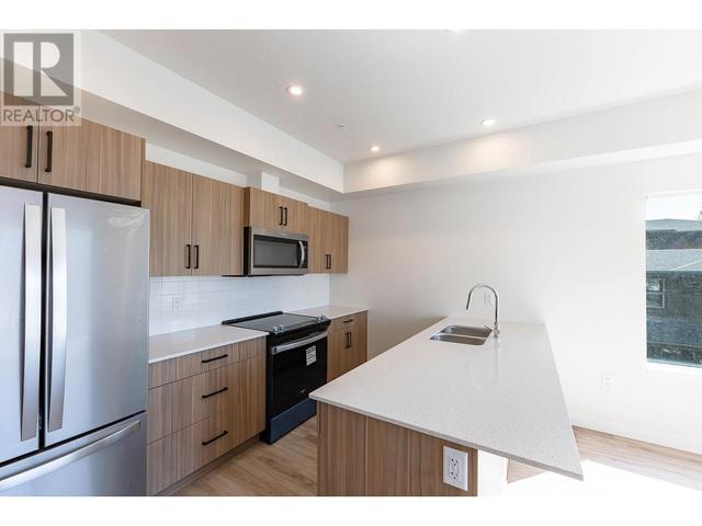 215 - 2345 Butt Road, Condo with 2 bedrooms, 2 bathrooms and 1 parking in Tsinstikeptum  9 BC | Image 3
