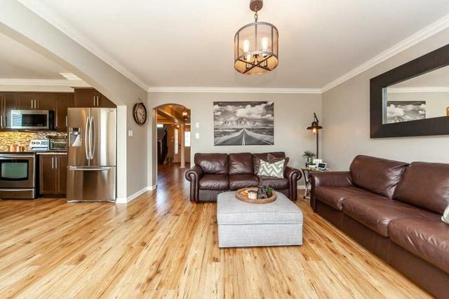 710 Yates Dr, House detached with 4 bedrooms, 4 bathrooms and 3 parking in Milton ON | Image 3