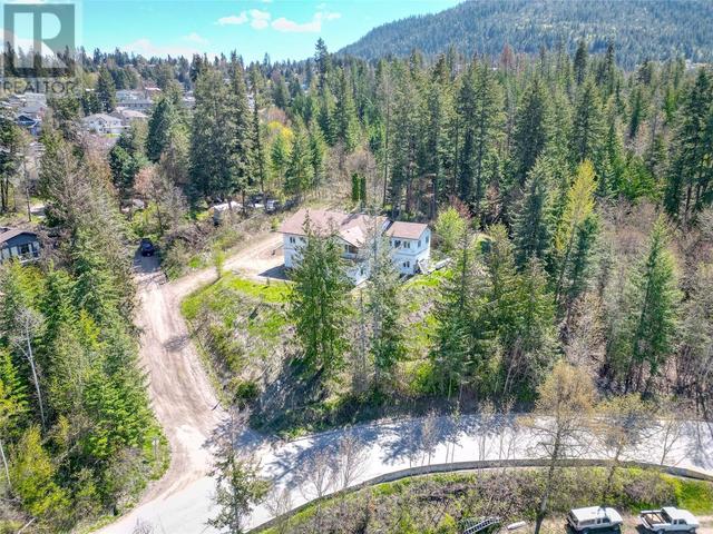 633 9 Street Se, House detached with 5 bedrooms, 3 bathrooms and 2 parking in Salmon Arm BC | Image 1
