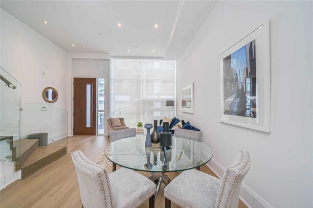 th06 - 101 Erskine Ave, Townhouse with 3 bedrooms, 4 bathrooms and 1 parking in Toronto ON | Image 2