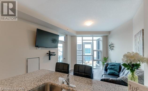 207 - 10 Concord Place, Condo with 1 bedrooms, 1 bathrooms and 1 parking in Grimsby ON | Image 6