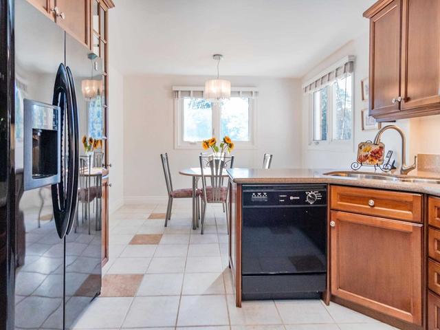 82 Bonnyview Dr, House detached with 4 bedrooms, 3 bathrooms and 4 parking in Toronto ON | Image 3