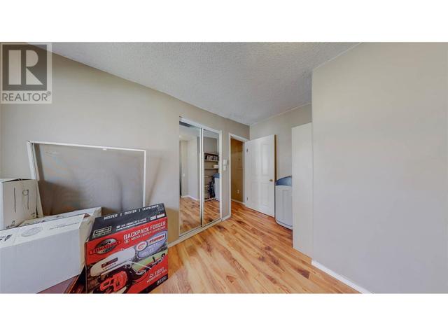 5403 Snowbrush Street, Home with 6 bedrooms, 2 bathrooms and 6 parking in Okanagan Similkameen C BC | Image 43