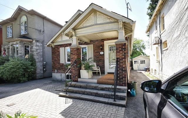 721 Millwood Rd, House detached with 2 bedrooms, 2 bathrooms and 2 parking in Toronto ON | Image 34