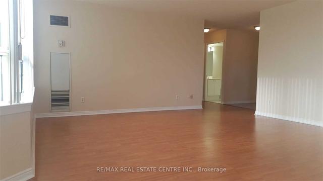 204 - 135 Hillcrest Ave S, Condo with 2 bedrooms, 2 bathrooms and 2 parking in Mississauga ON | Image 2