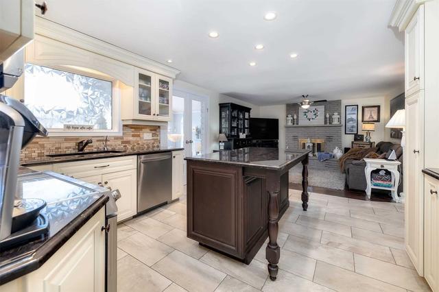 338 Northlake Dr, House detached with 3 bedrooms, 2 bathrooms and 4 parking in Waterloo ON | Image 2