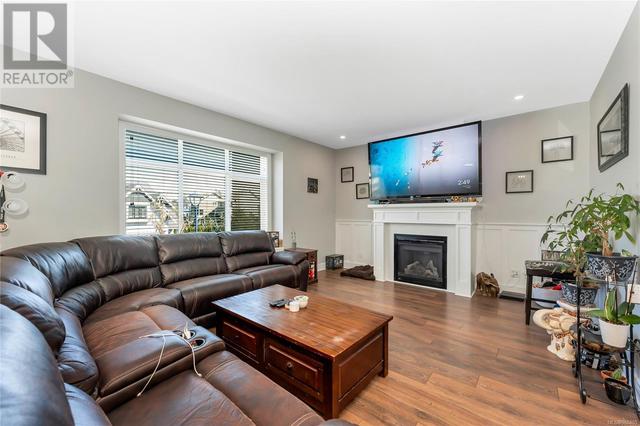 1207 Dreamcatcher Pl, House detached with 4 bedrooms, 3 bathrooms and 2 parking in Langford BC | Image 3